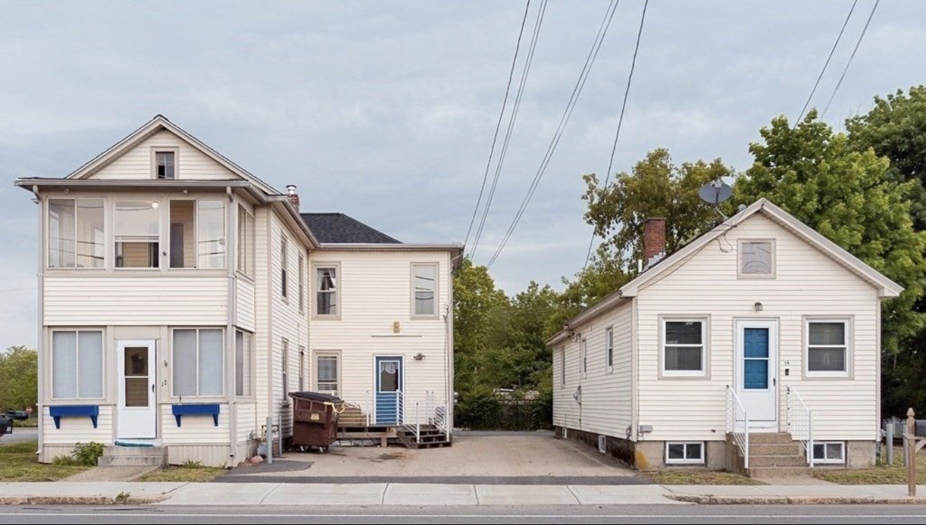 12 Hartford Ave E, Uxbridge, MA 01569