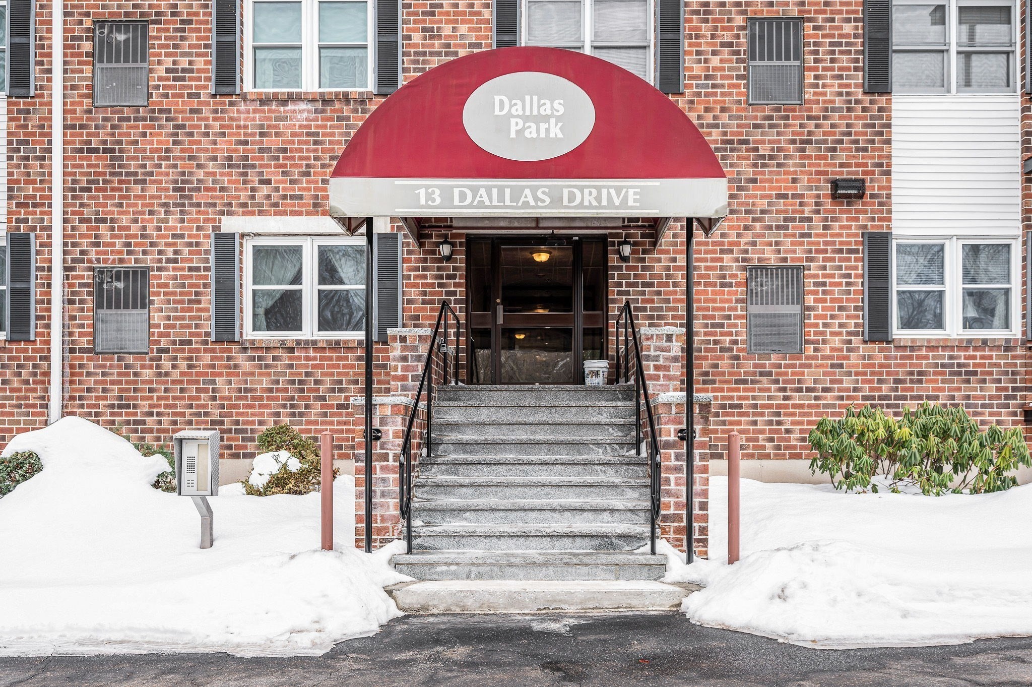 13 Dallas Dr Unit 107, Dracut, MA 01826