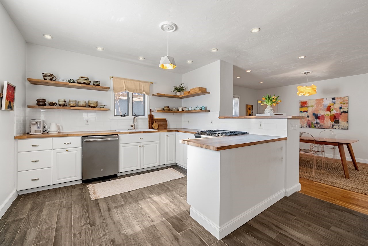 11 Hamilton St, Boston - Dorchester, MA 02125