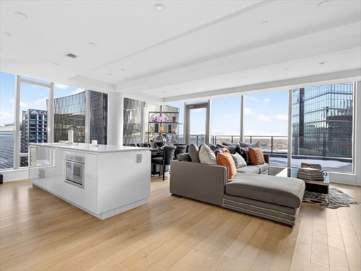135 Seaport Blvd, Apt 2008
