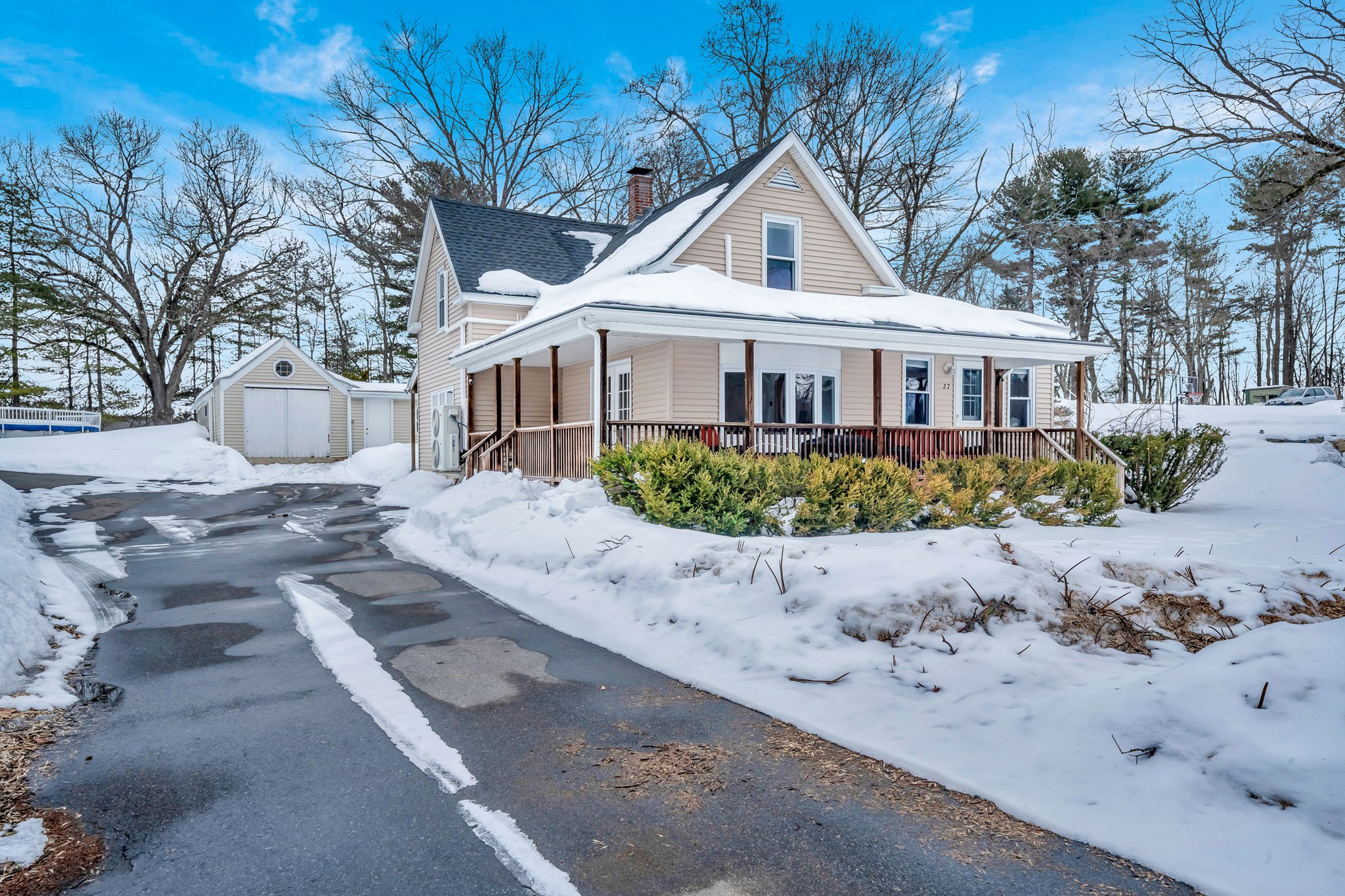 27 Tyng Rd, Tyngsborough, MA 01879