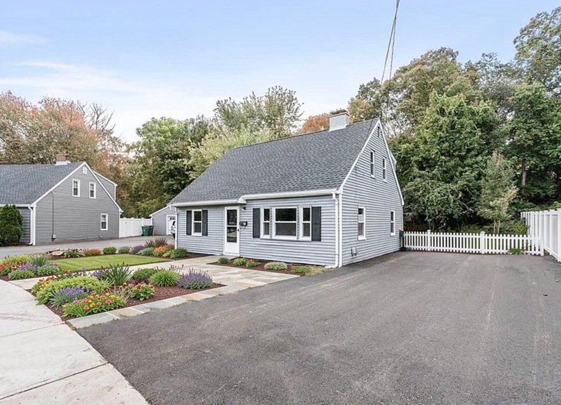 65 Alandale Pkwy, Norwood, MA 02062