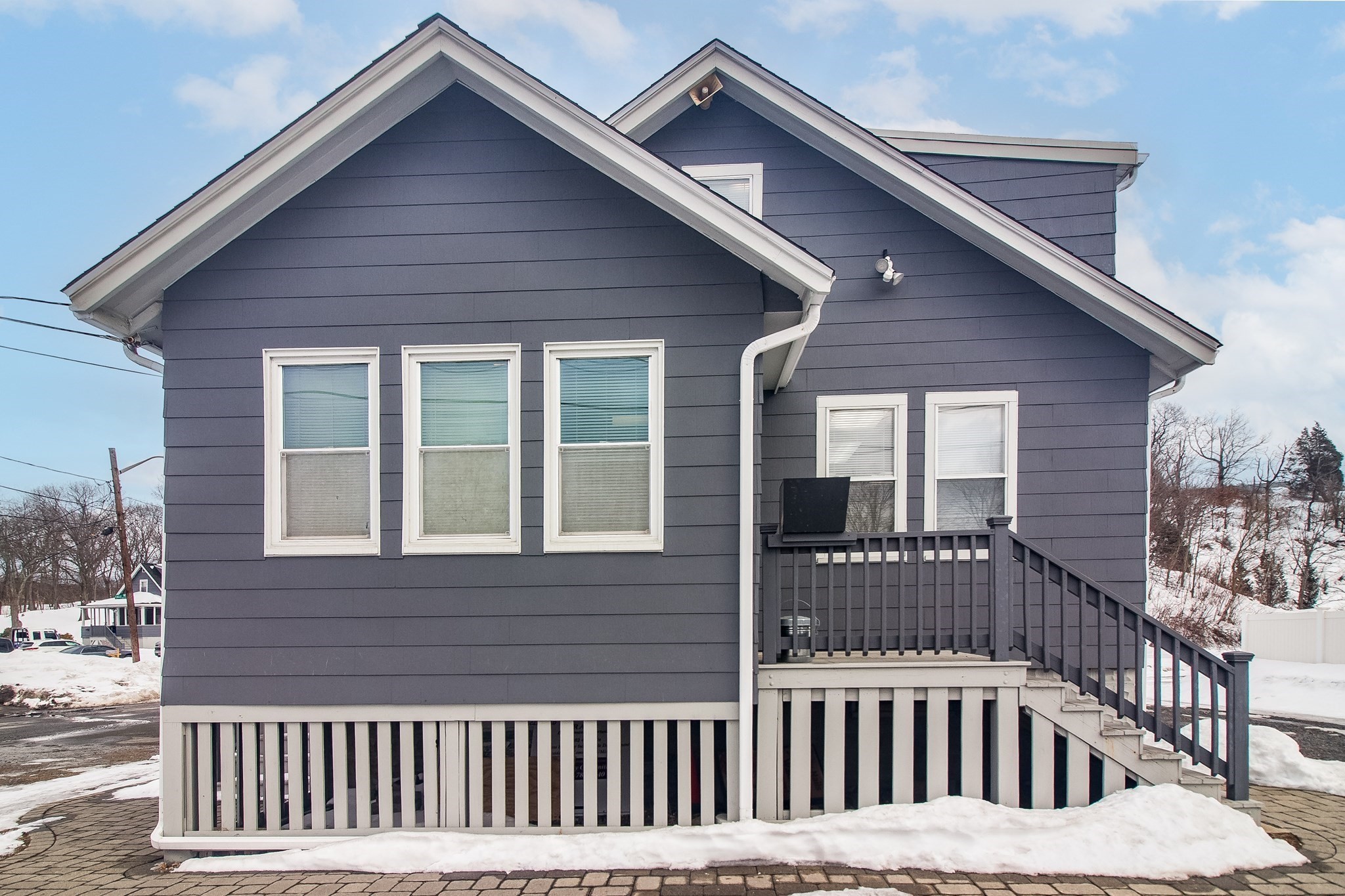 17 Lark Ave, Saugus, MA 01906