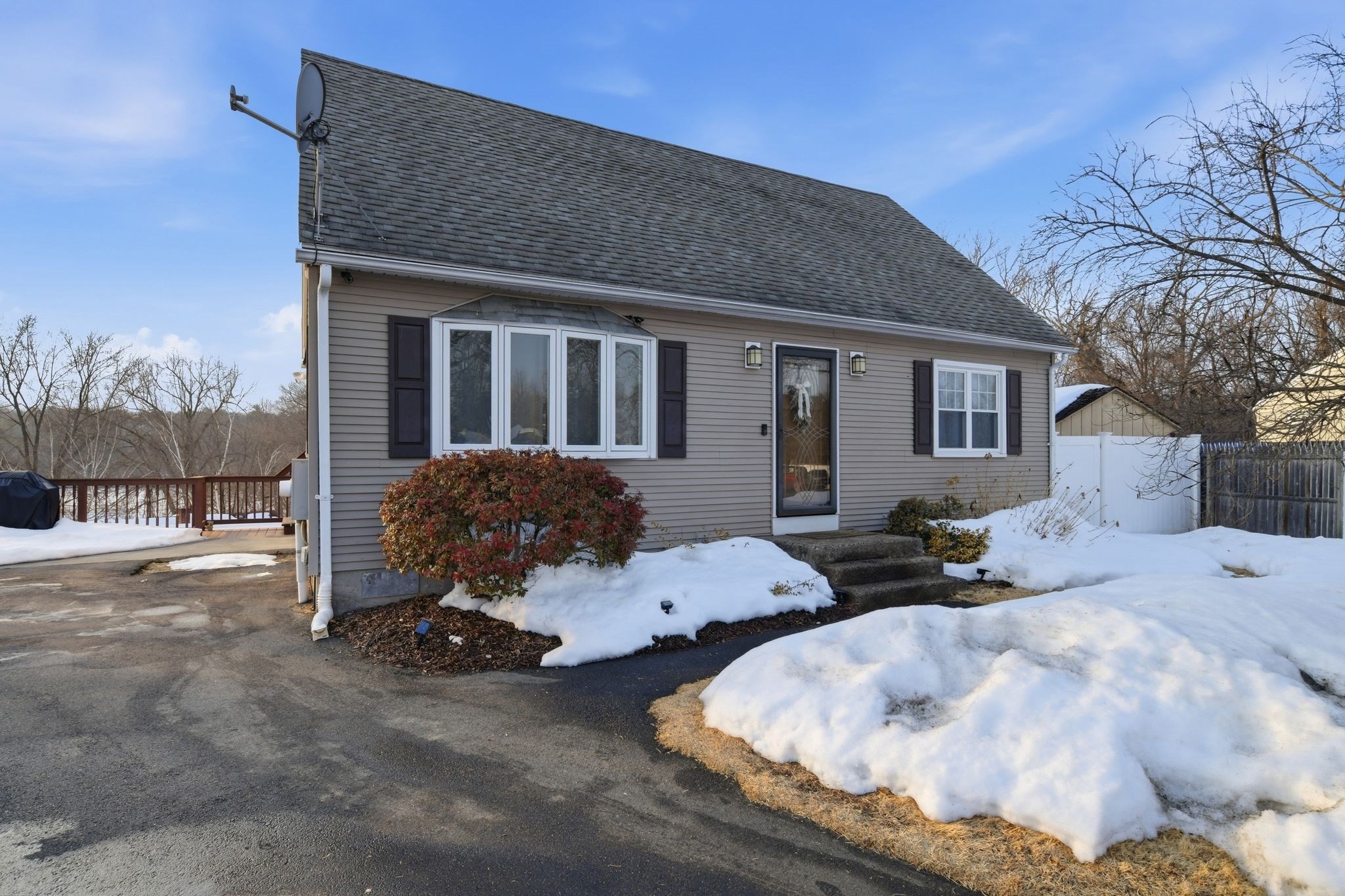 30 W Hill Road, Springfield, MA 01109