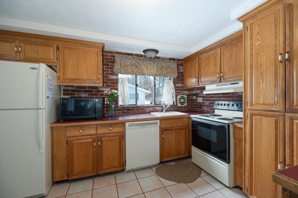 14 Grove St, Danvers, MA 01923 - Image 8