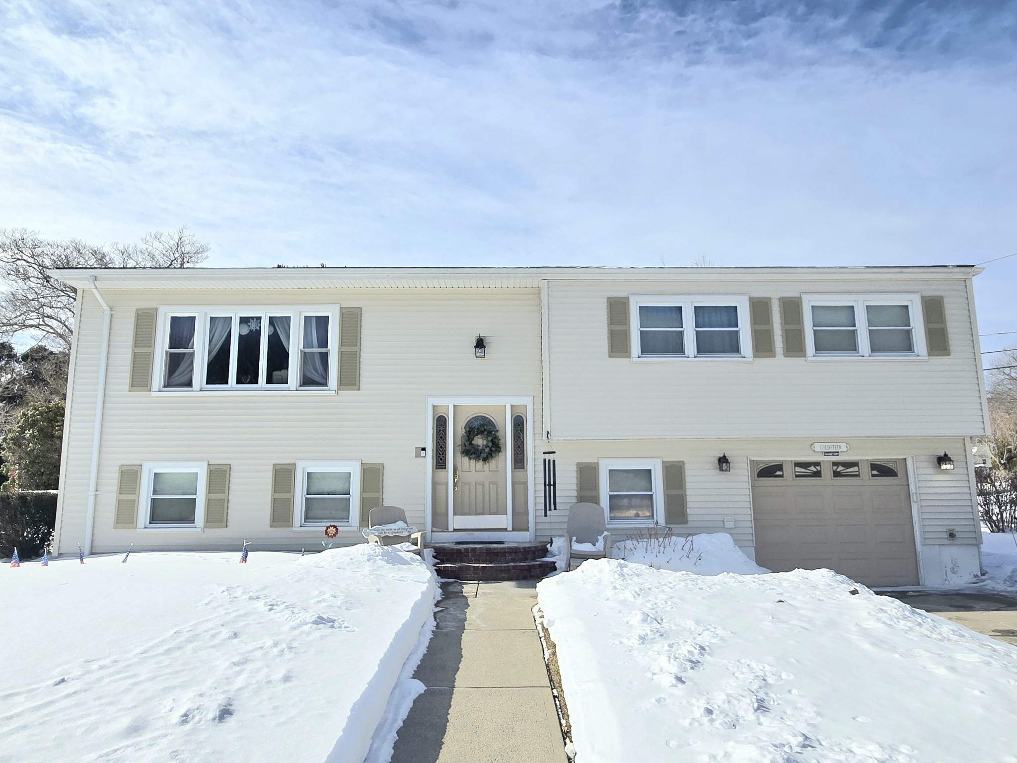 45 Birchwood Ter, Dartmouth, MA 02747