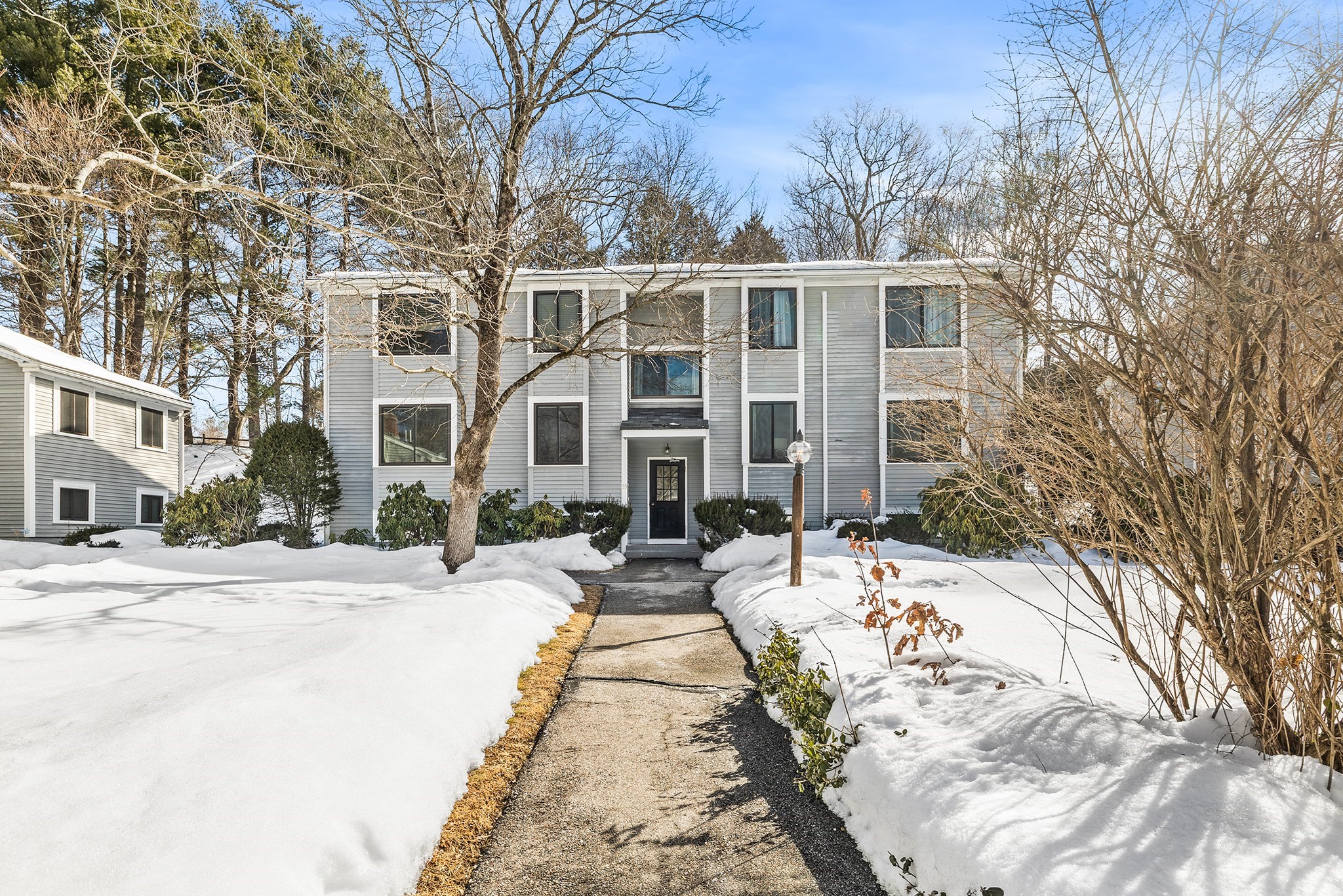 55 Staffordshire Ln Unit B, Concord, MA 01742