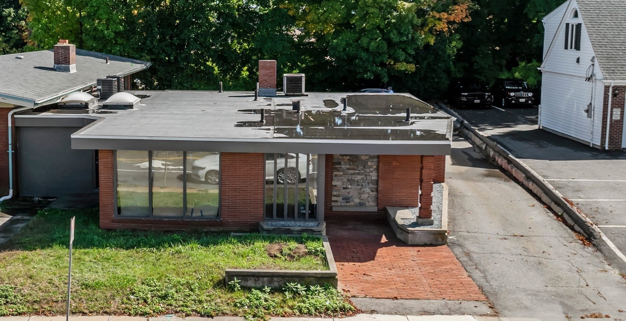 54 Winthrop St, Taunton, MA 02780