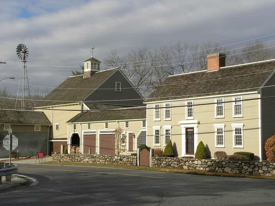 143 Pine Hill Rd, Chelmsford, MA 01824