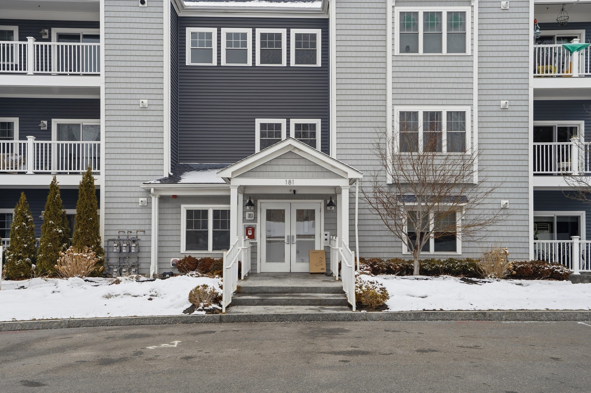 181 S Franklin St Unit 206, Holbrook, MA 02343