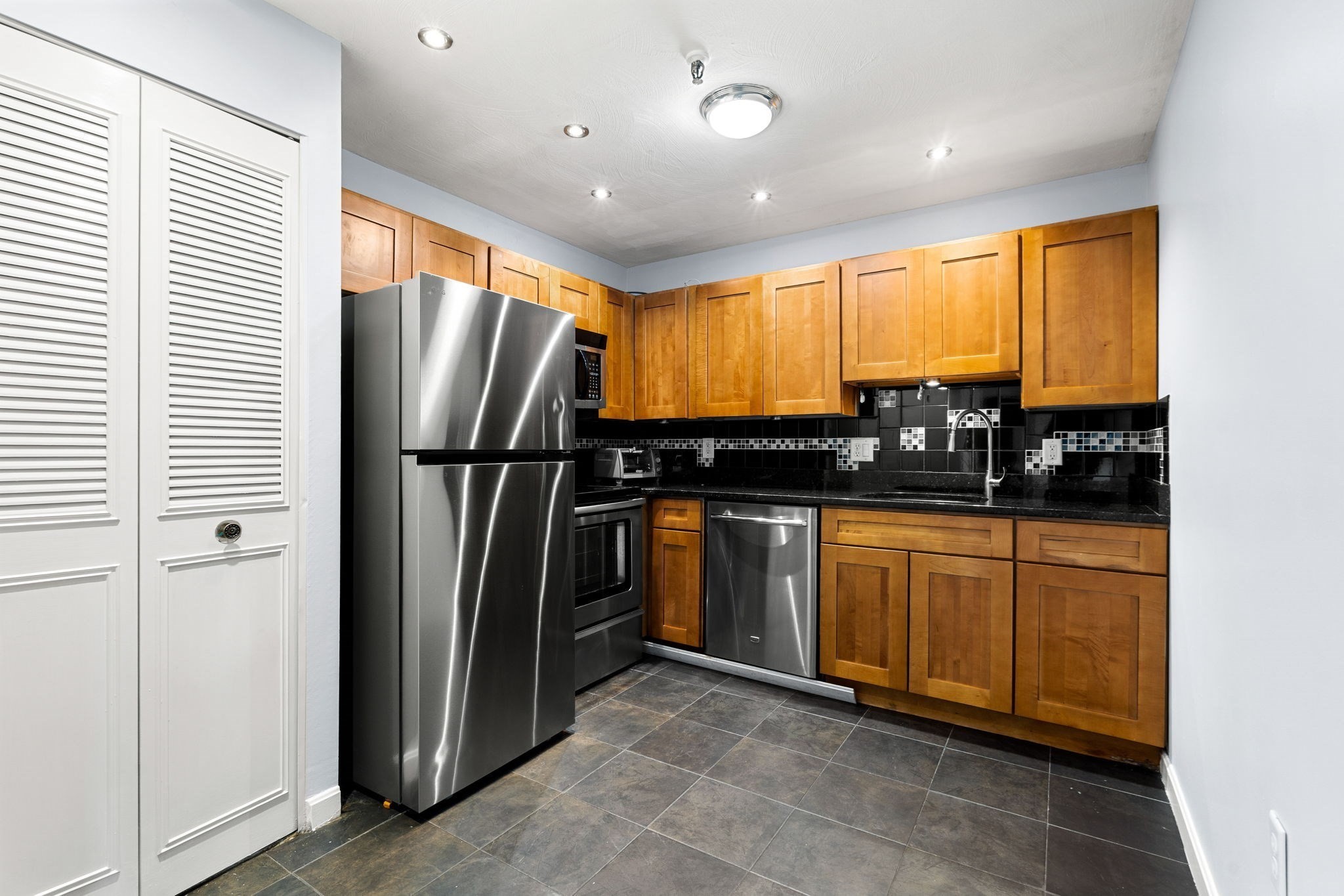 115 W Squantum St Unit 811, Quincy, MA 02171 - Image 4