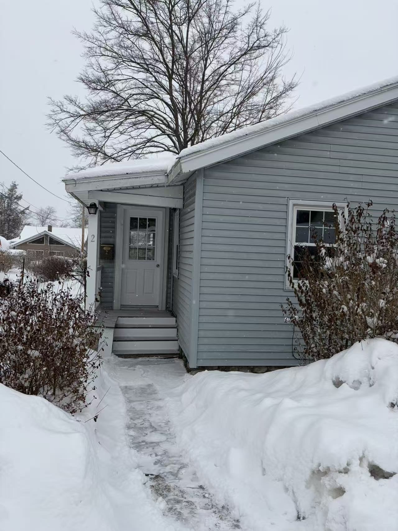 2 Salisbury St, Shrewsbury, MA 01545