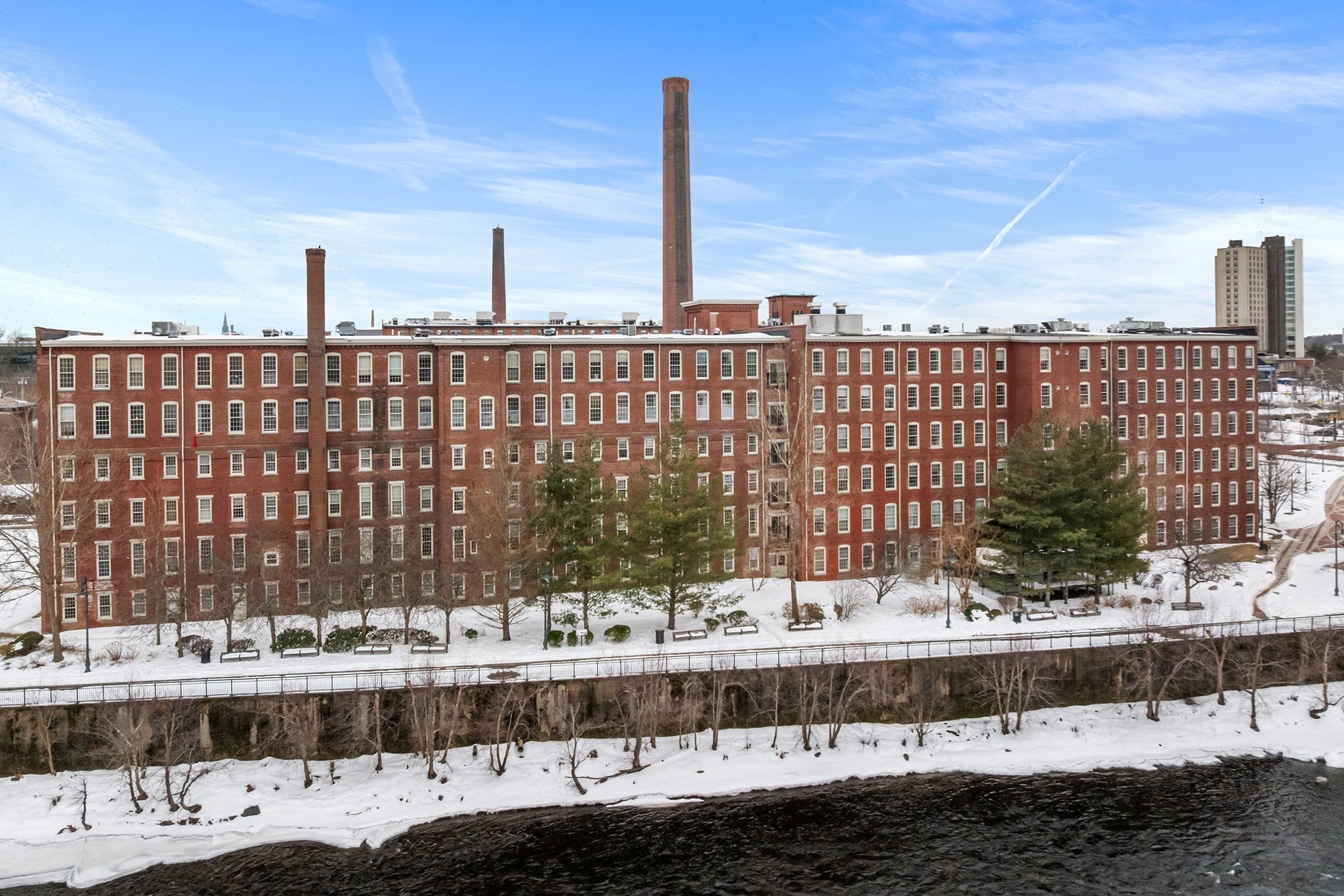 52 Lawrence Dr Unit M206, Lowell, MA 01854 - Image 2