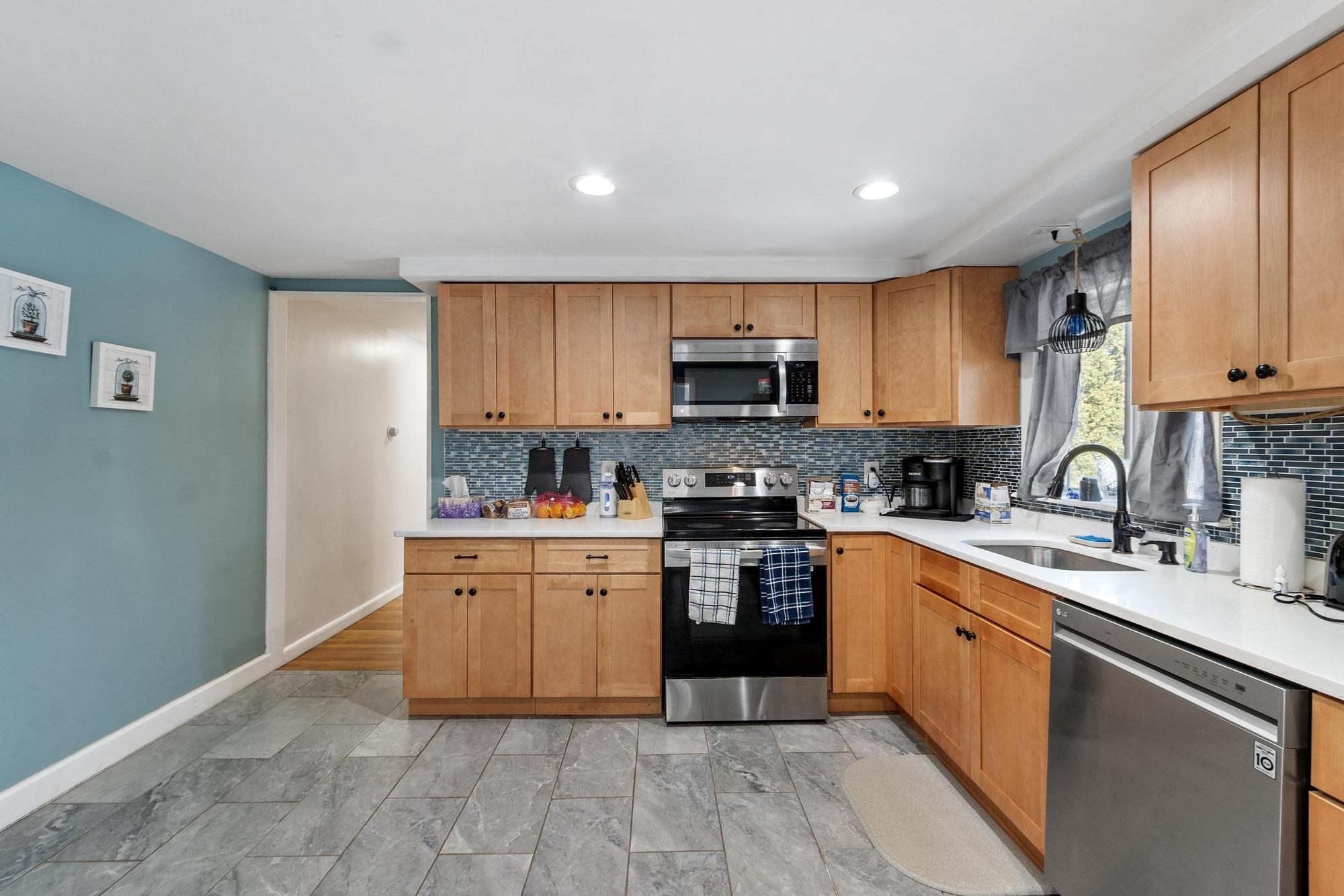 18 Dunham Rd, Beverly, MA 01915 - Image 8