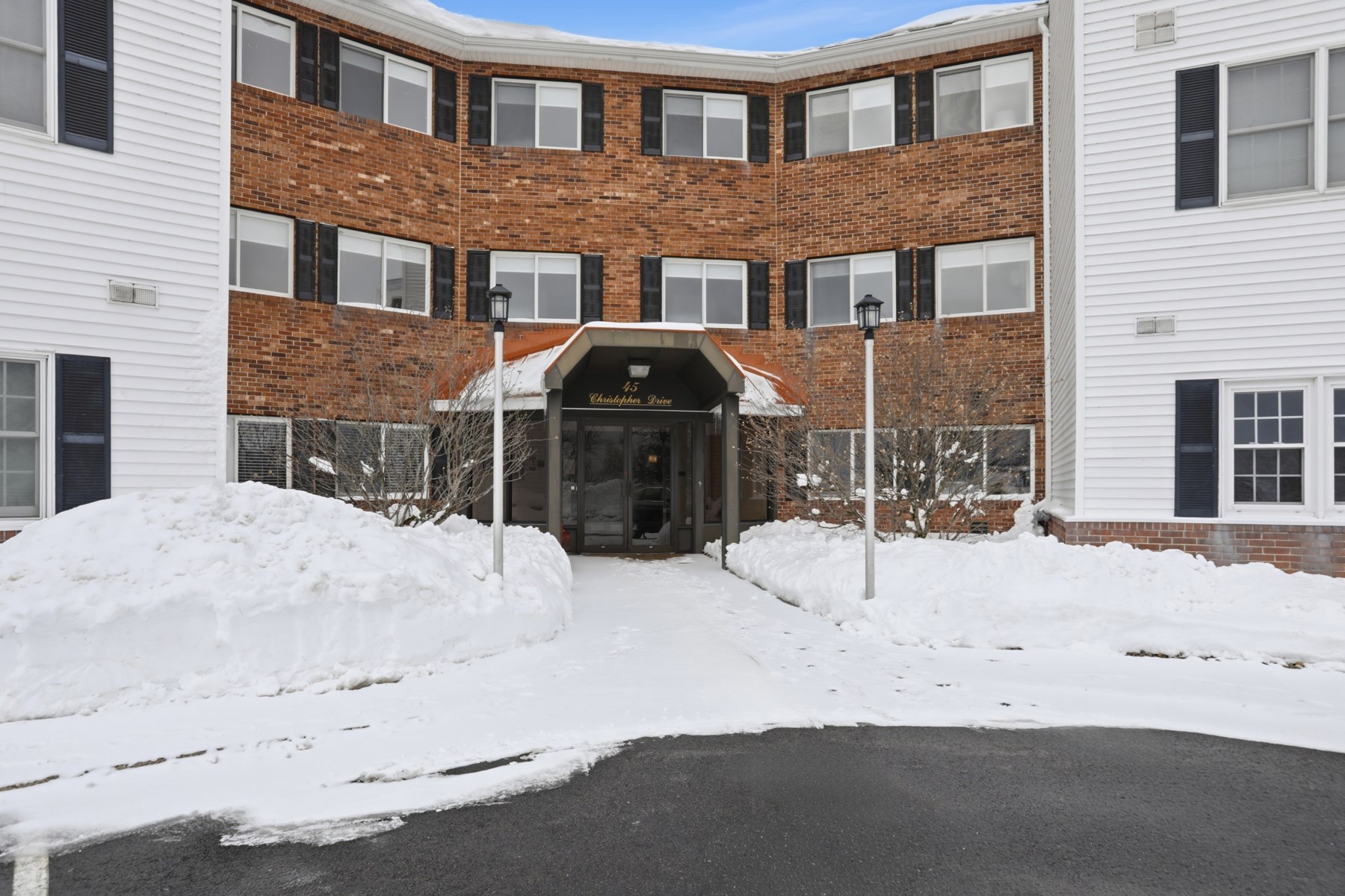 45 Christopher Dr Unit 106, Methuen, MA 01844