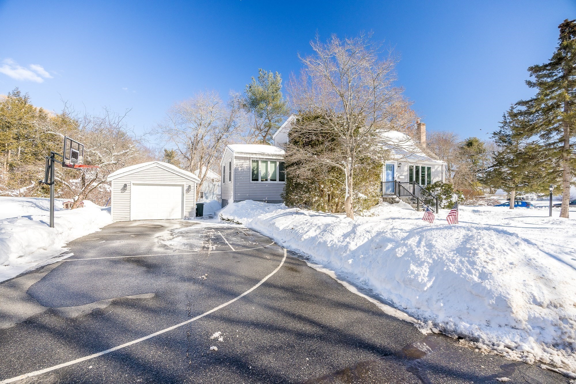 19 Pleasant St, North Reading, MA 01864