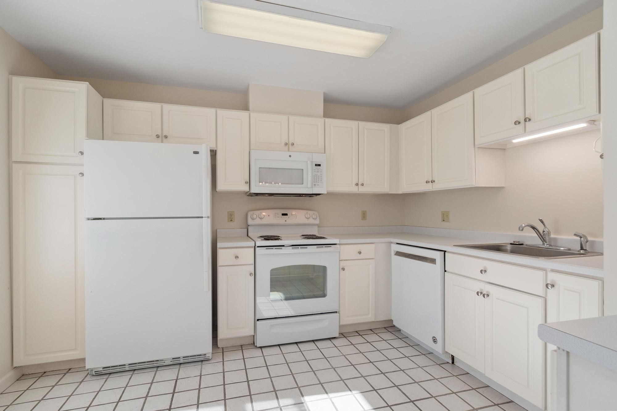 403 Gazebo Circle Unit 403, Reading, MA 01867 - Image 4