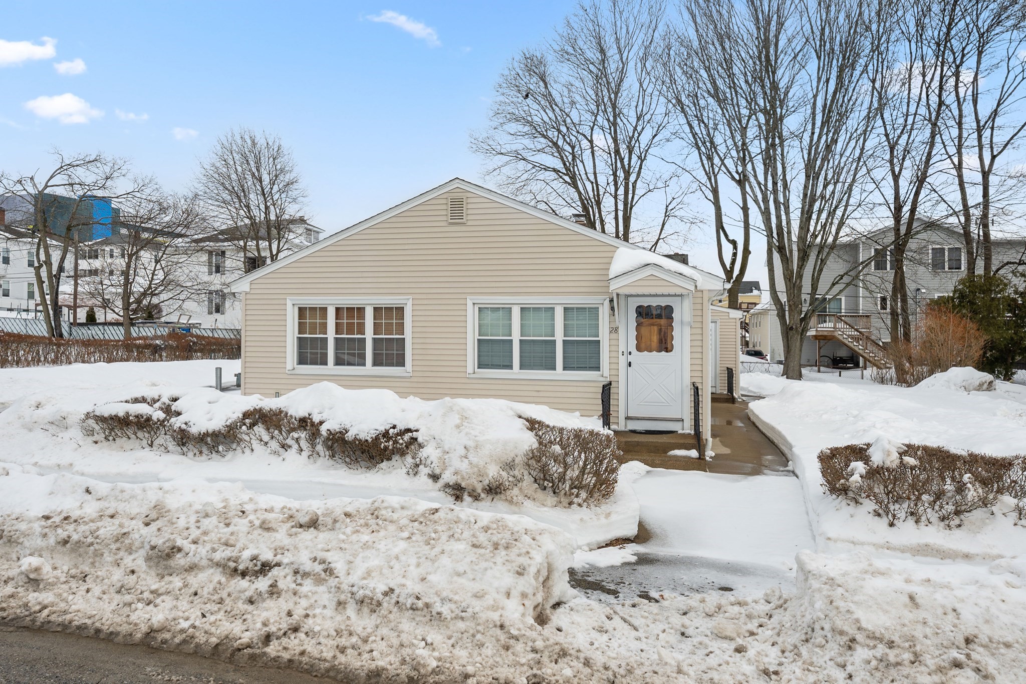 28 Granby, Worcester, MA 01604