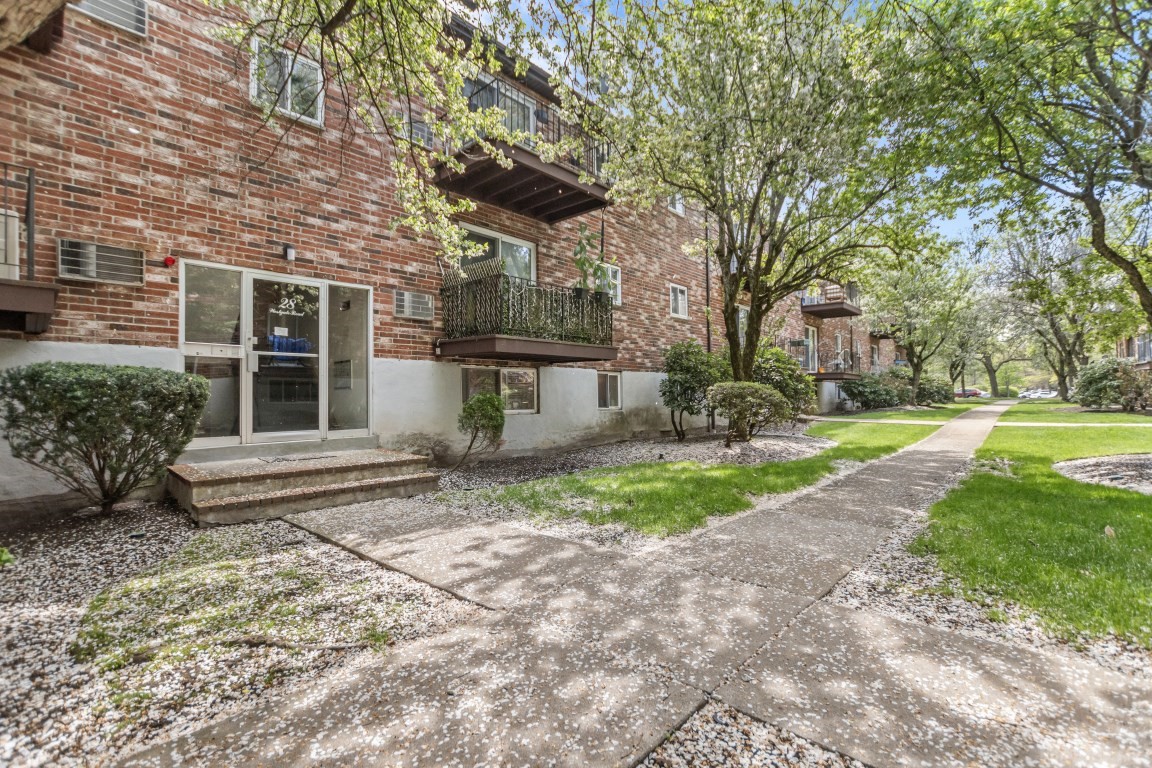 28 Westgate Rd Unit 3, West Roxbury, Boston, MA 02467