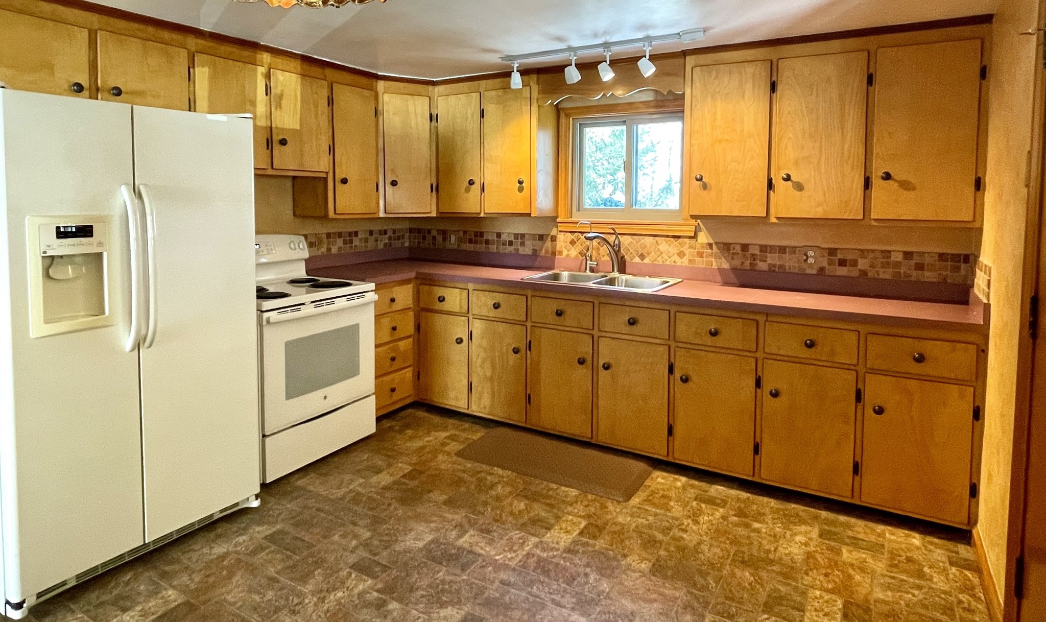 57 Winter St, Leominster, MA 01453