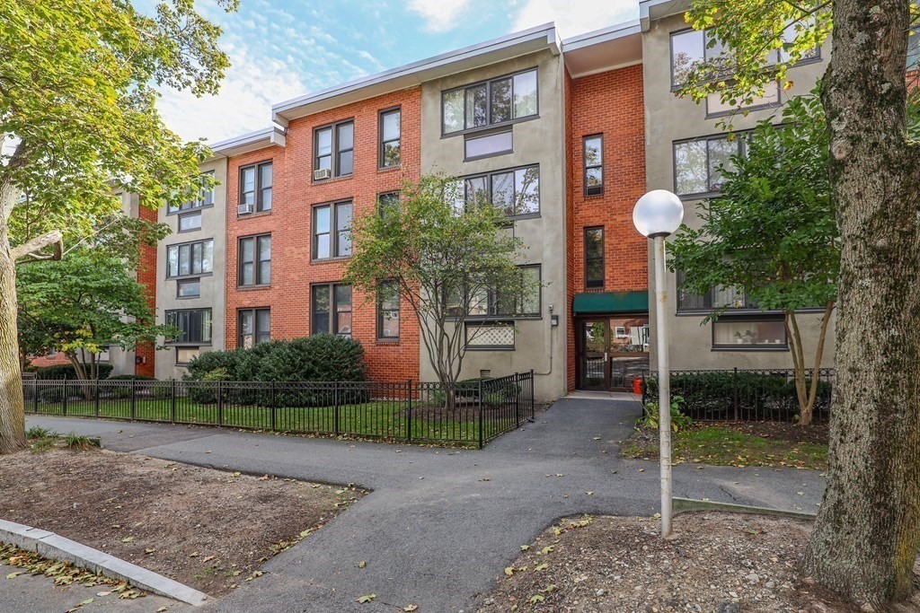 38 Juniper Unit 108, Brookline, MA 02445