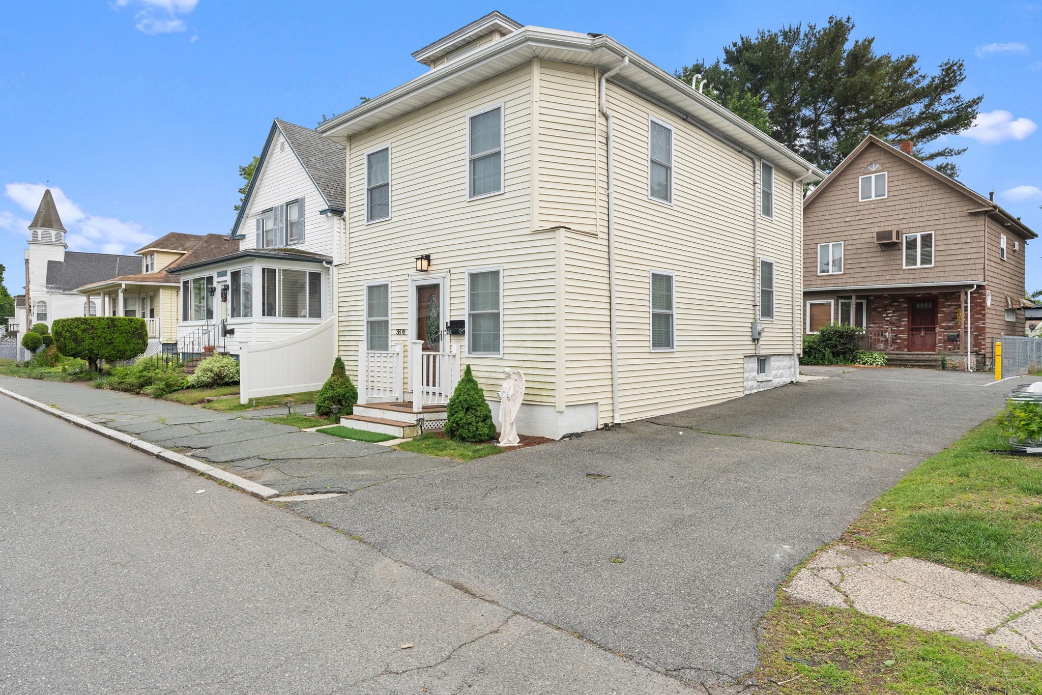 38 Ellsworth Rd, Peabody, MA 01960