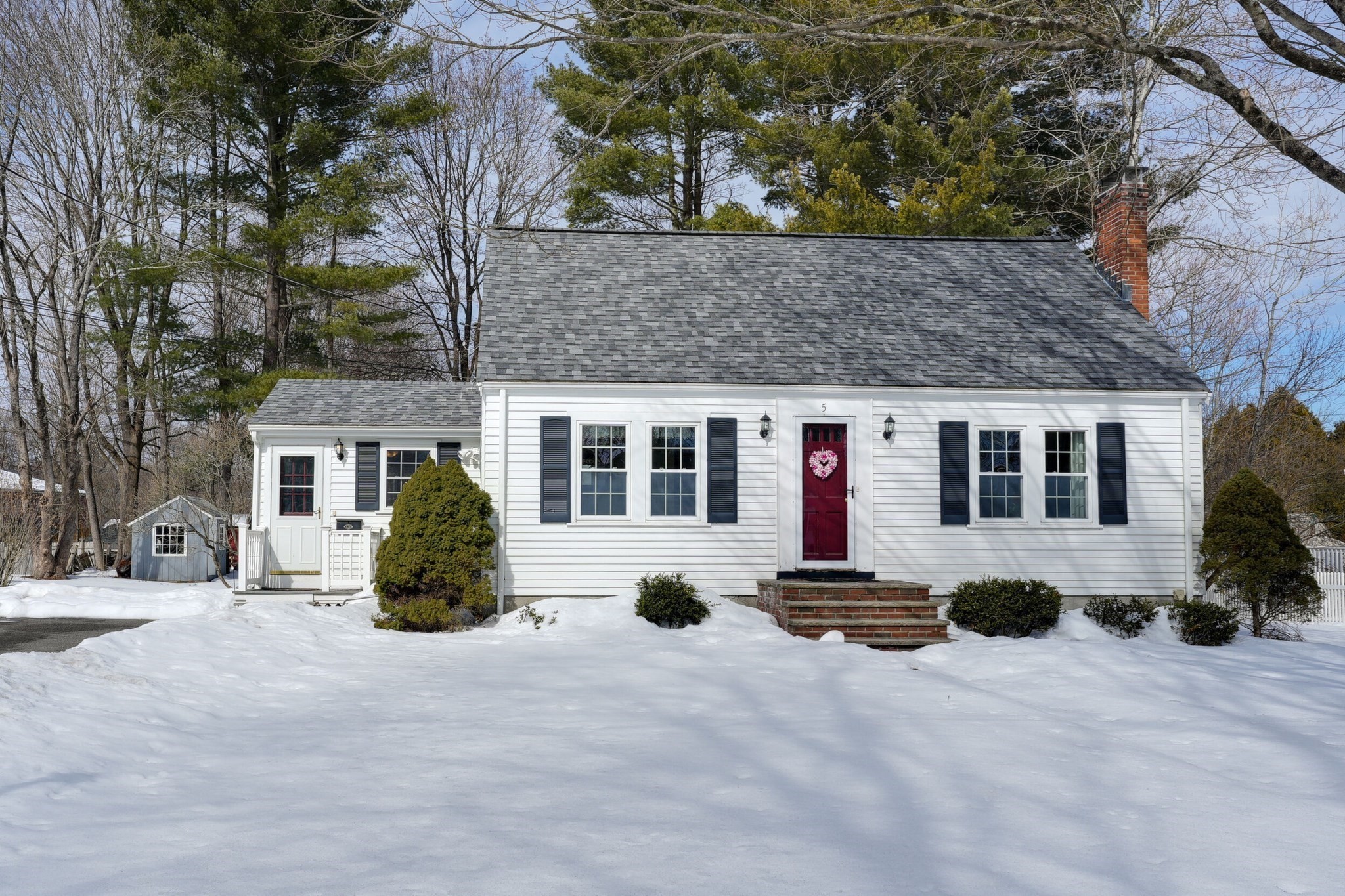 5 Castle Avenue, Medfield, MA 02052