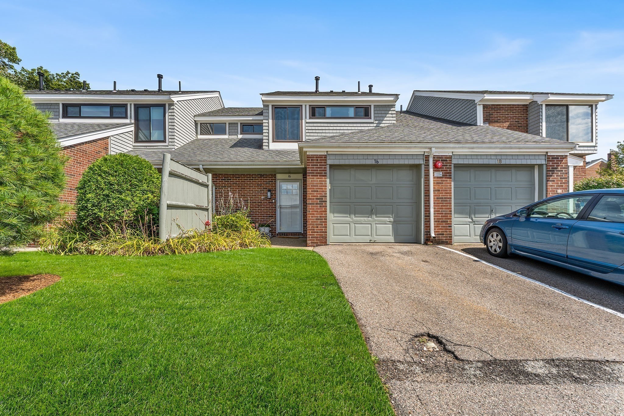 16 Meadowood Dr Unit 16, Stoughton, MA 02072