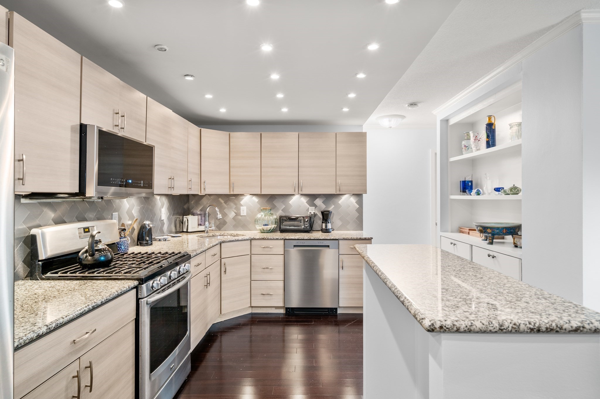 9 Hawthorne Place Unit 7E, West End, Boston, MA 02114