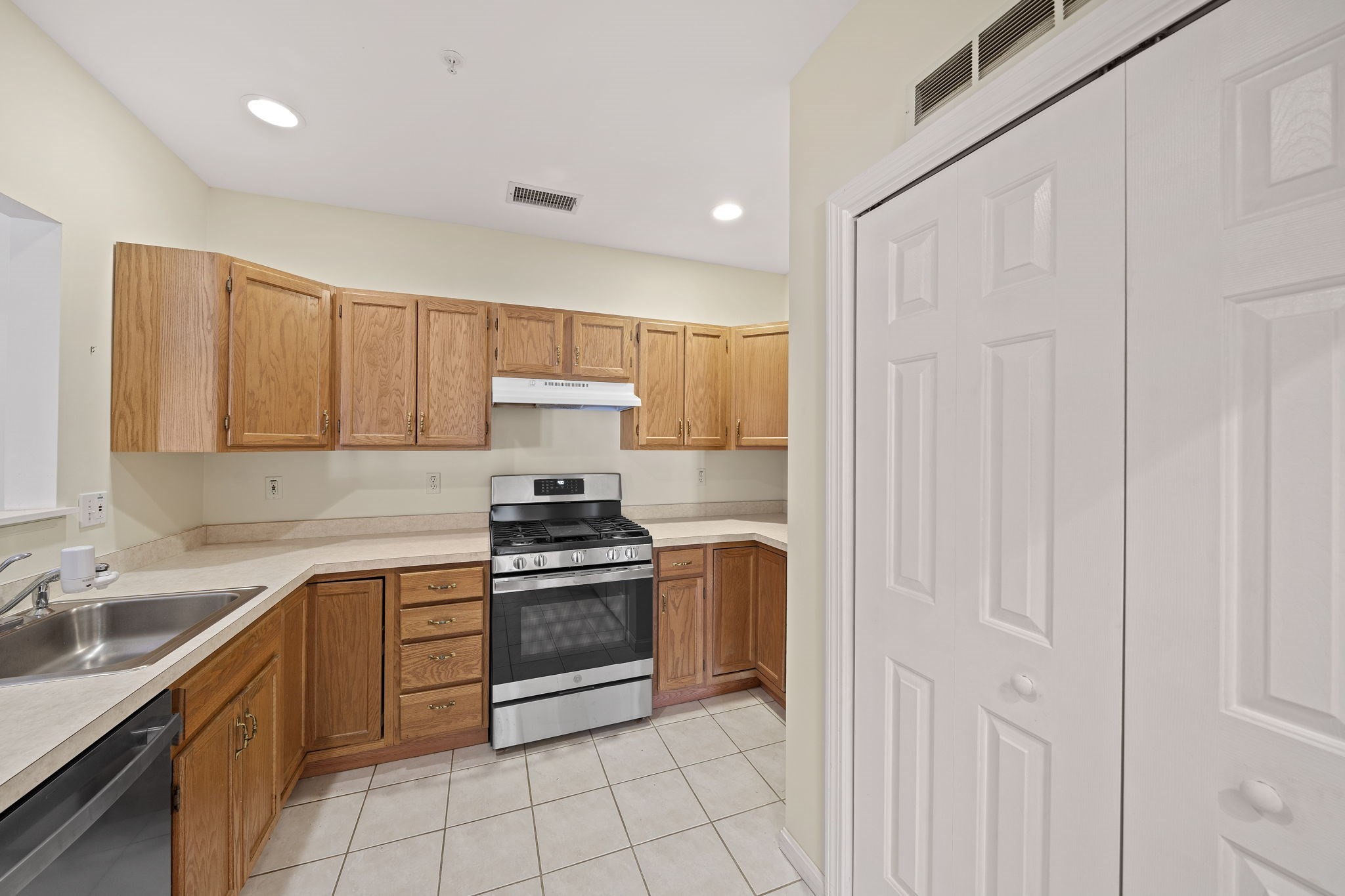 87 Village Drive Unit 87, Quincy, MA 02169 - Image 6