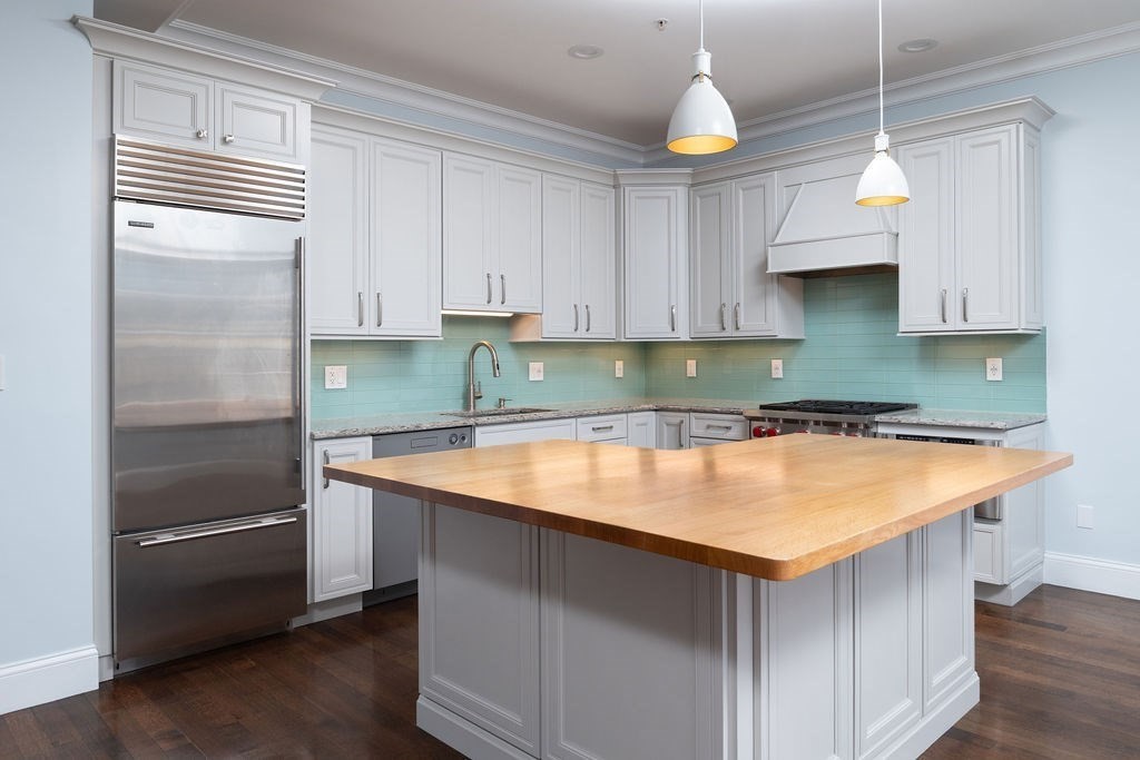 142 Fuller St Unit 4, Brookline, MA 02446