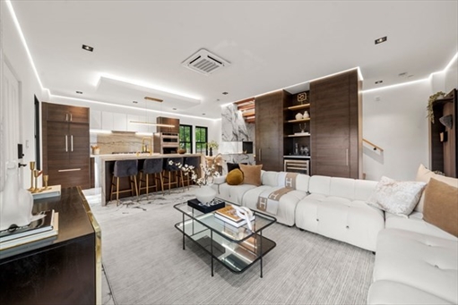 304 Elliot St. Carriage House S, Apt 4