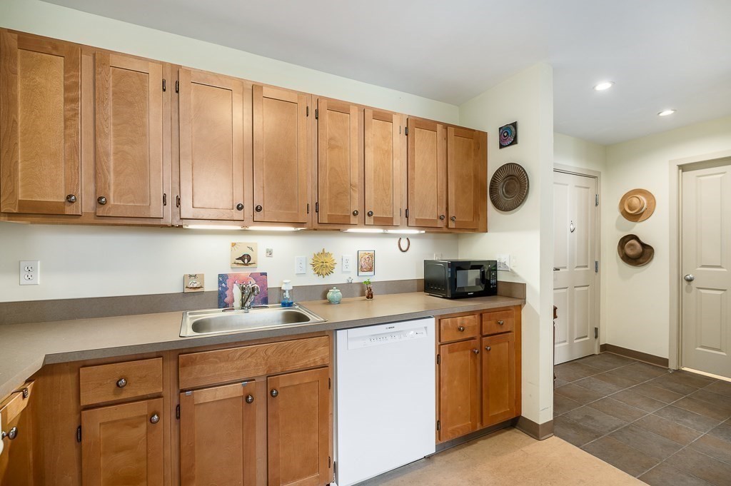 24 Cobblestone Ln Unit 603, Gloucester, MA 01930 - Image 7