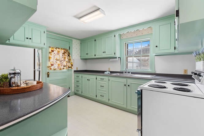 61 Ellsworth Ave, Beverly, MA 01915 - Image 4