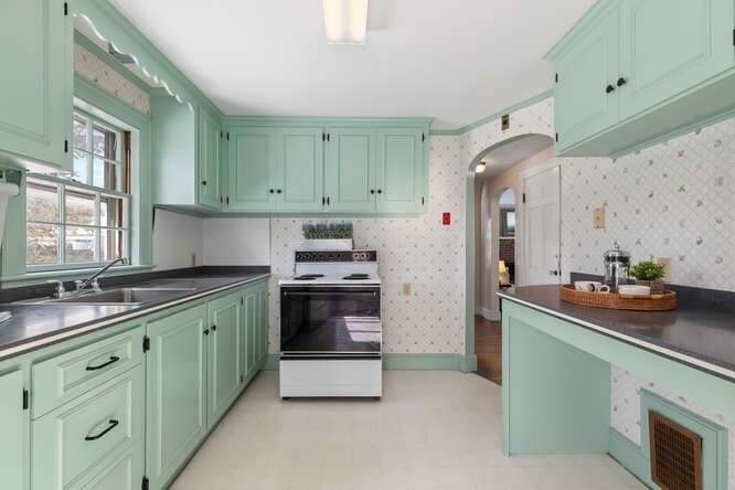 61 Ellsworth Ave, Beverly, MA 01915 - Image 7