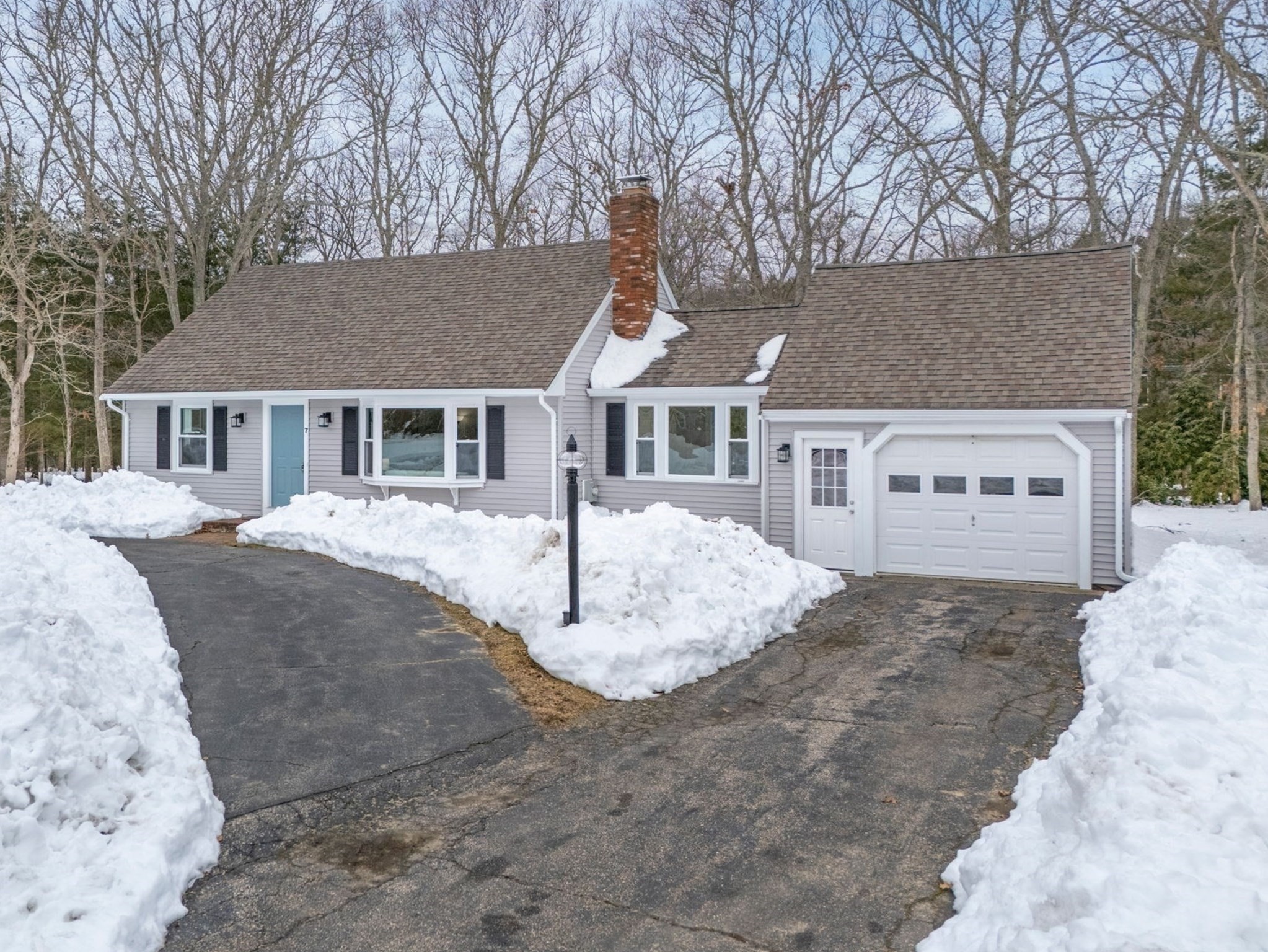 7 Dexter Mill Dr, Falmouth, MA 02536