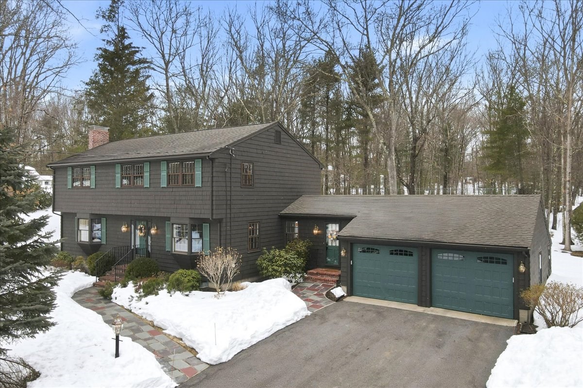 100 Magnolia Dr, Westwood, MA 02090