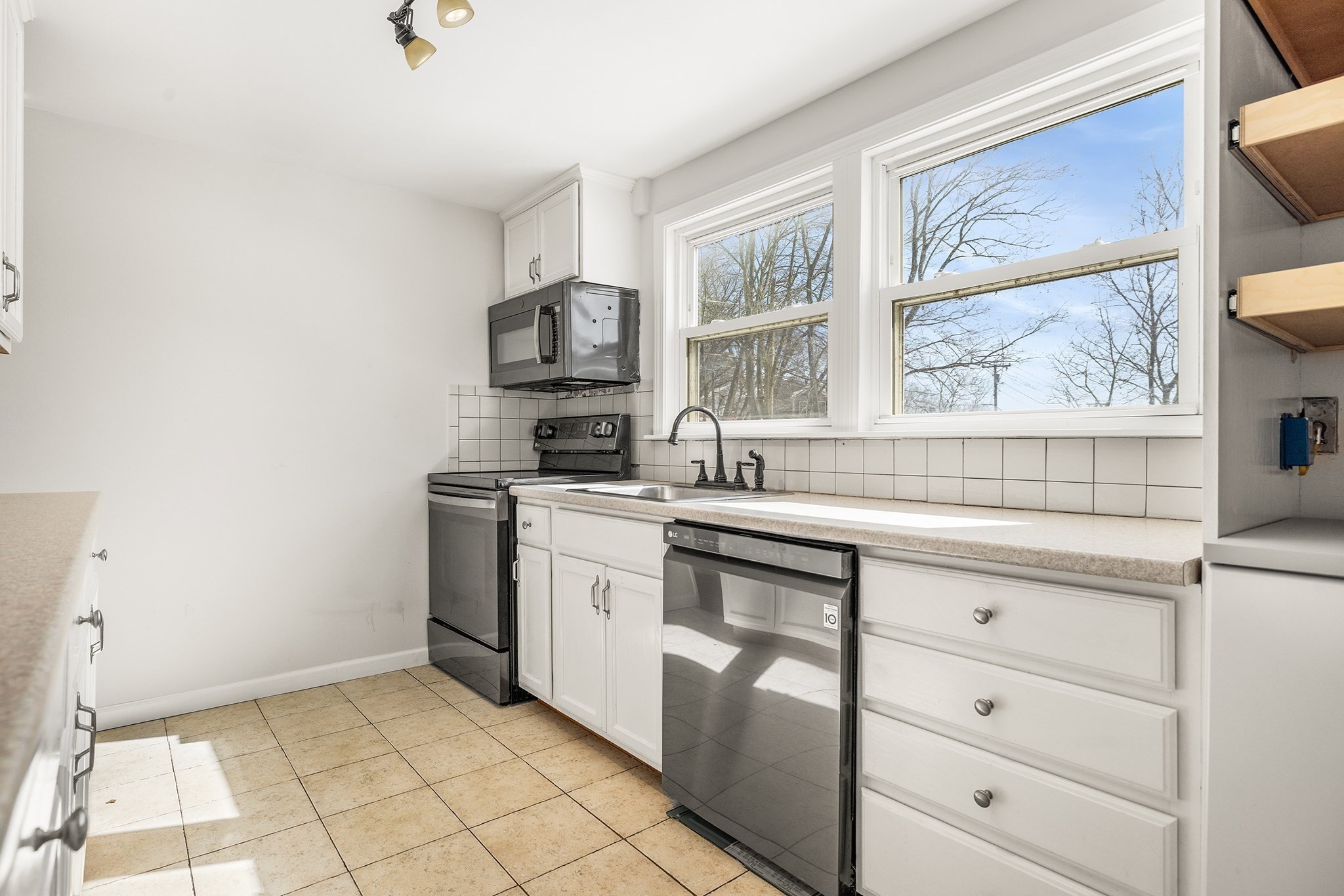 2 Perreault Ave, Billerica, MA 01821 - Image 8