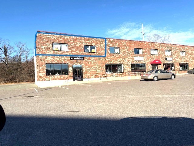 8 Bourbon St, Peabody, MA 01960