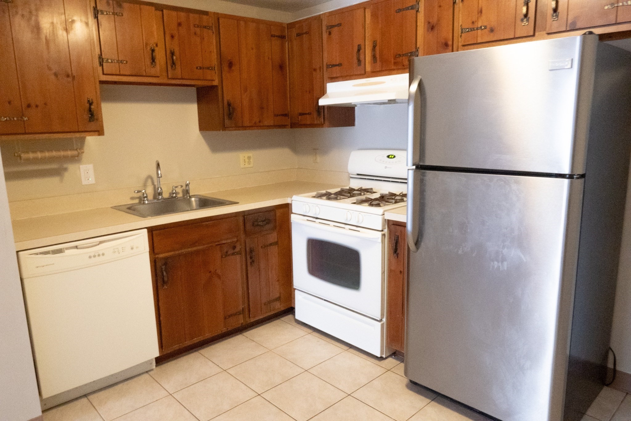 137 Pine St Unit 11, Lowell, MA 01851 - Image 3