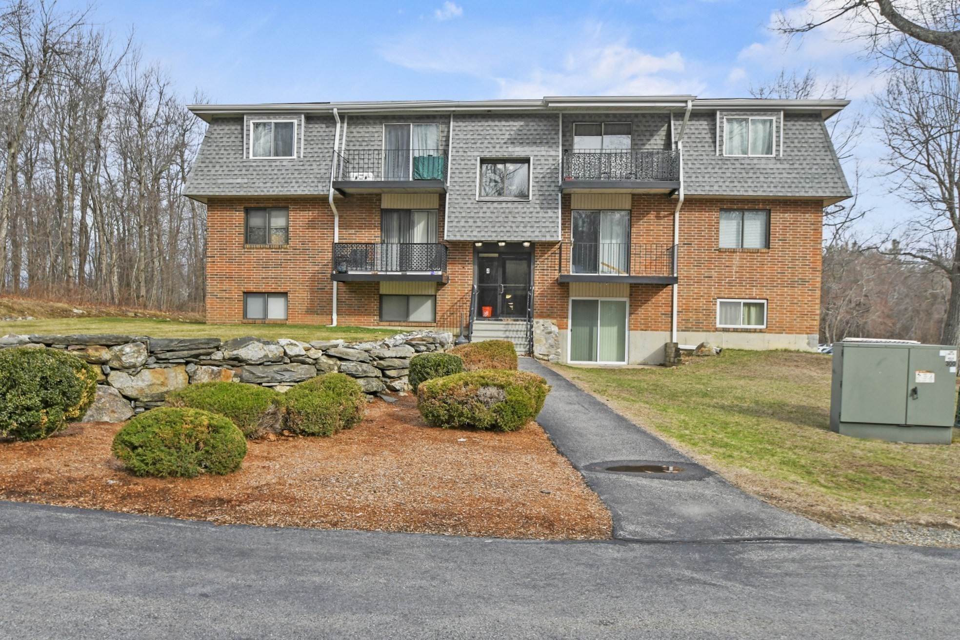 176 Maple Ave Unit 4-6, Rutland, MA 01543