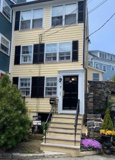 7 Lee Street Unit 1, Marblehead, MA 01945