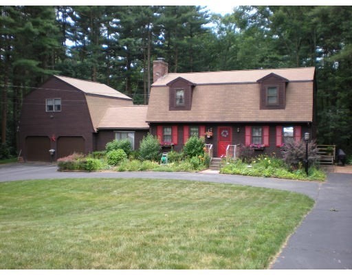 23 Horseshoe Dr, Plainville, MA 02762