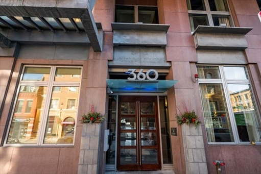 360 Newbury St, Apt 402