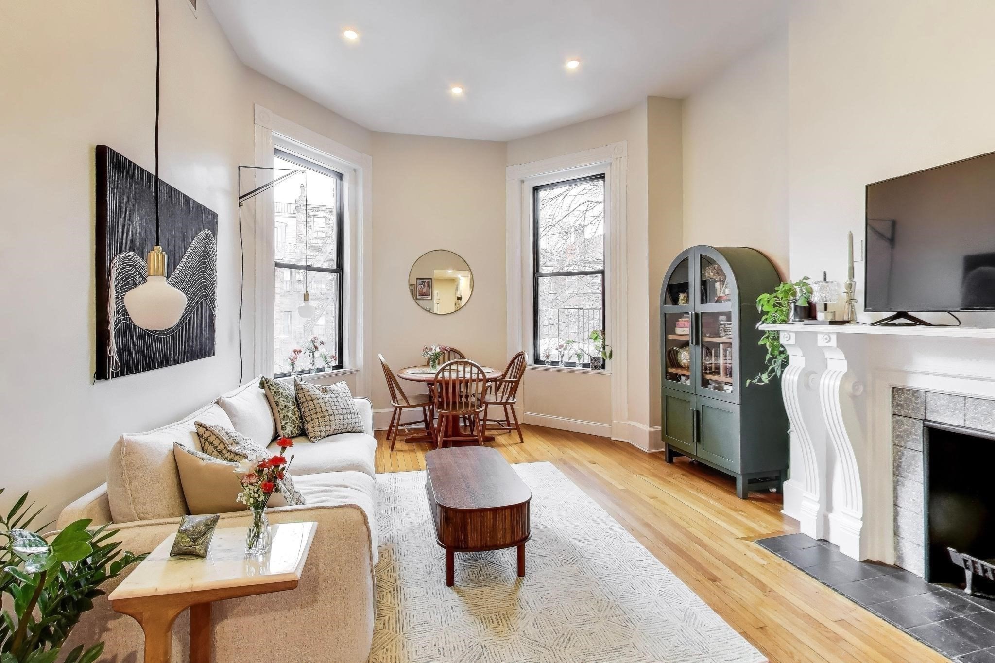 298 Commonwealth Ave Unit 202, Back Bay, Boston, MA 02116