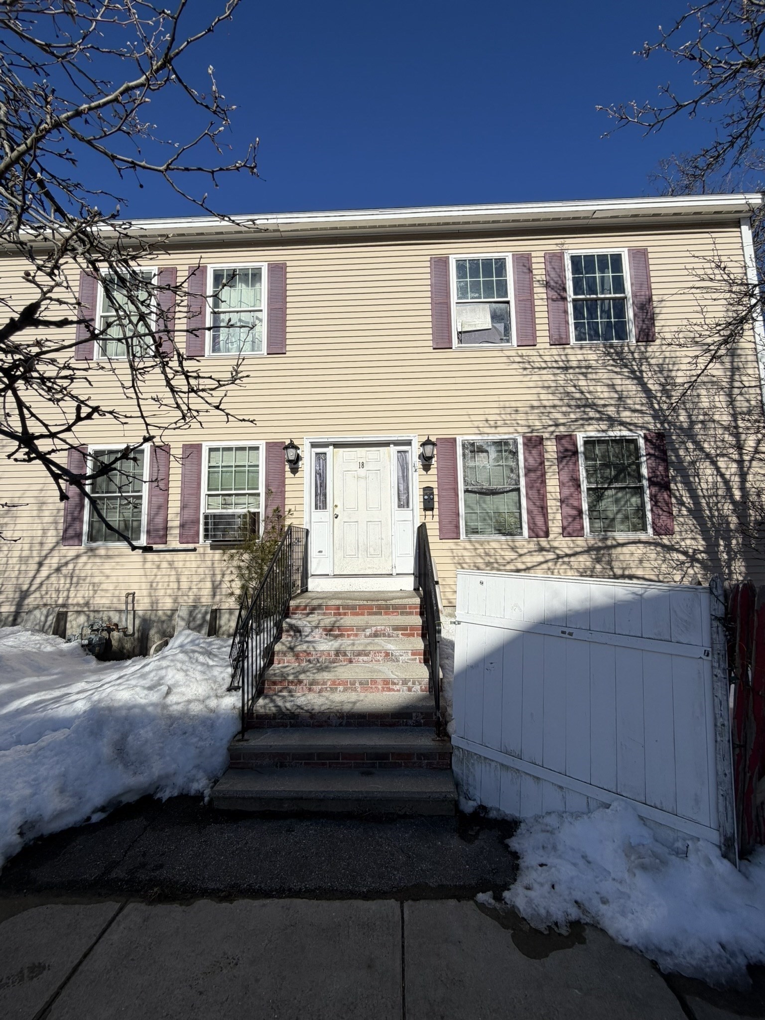 18 Clinton St, Lynn, MA 01902