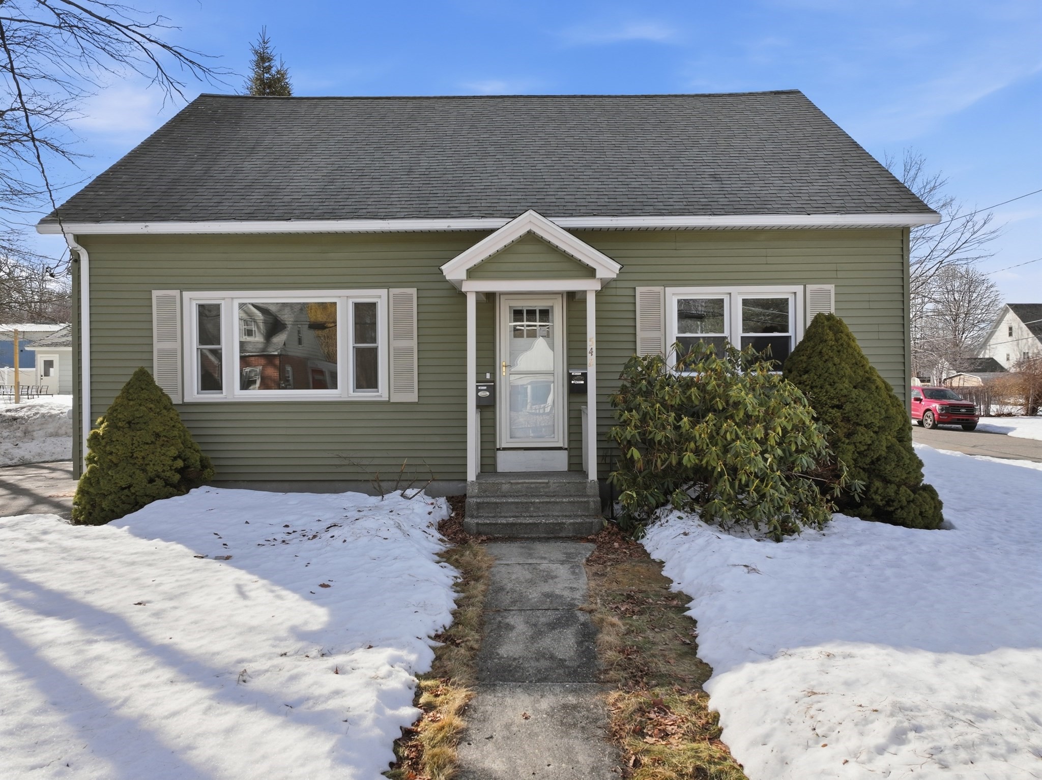 542 Oak Hill Rd, Fitchburg, MA 01420