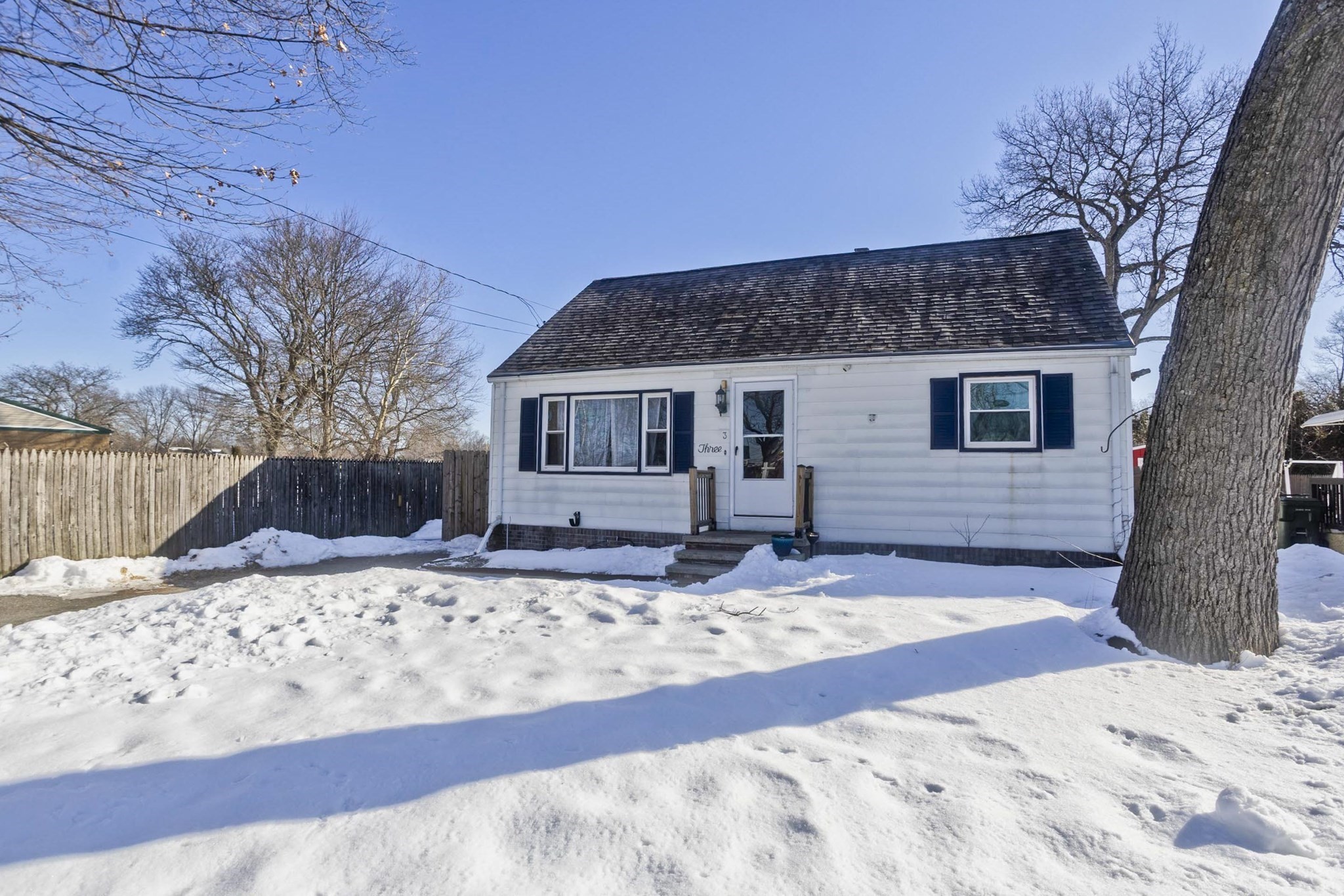 3 Fordham St, Springfield, MA 01104