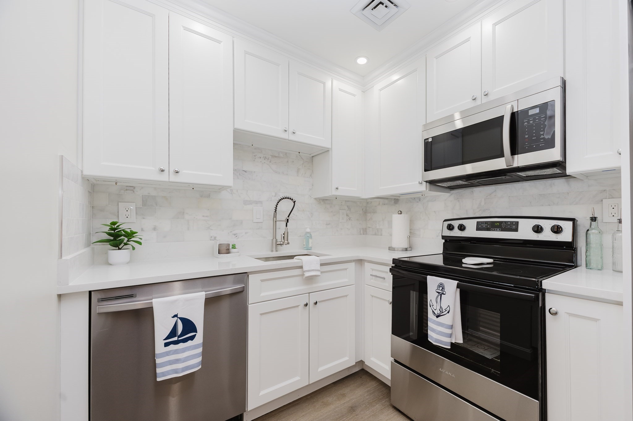 90 Quincy Shore Dr Unit 803, Quincy, MA 02171 - Image 4