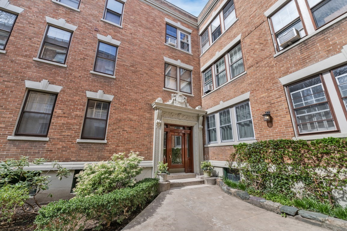 441 Washington St. Unit 5, Brookline, MA 02446